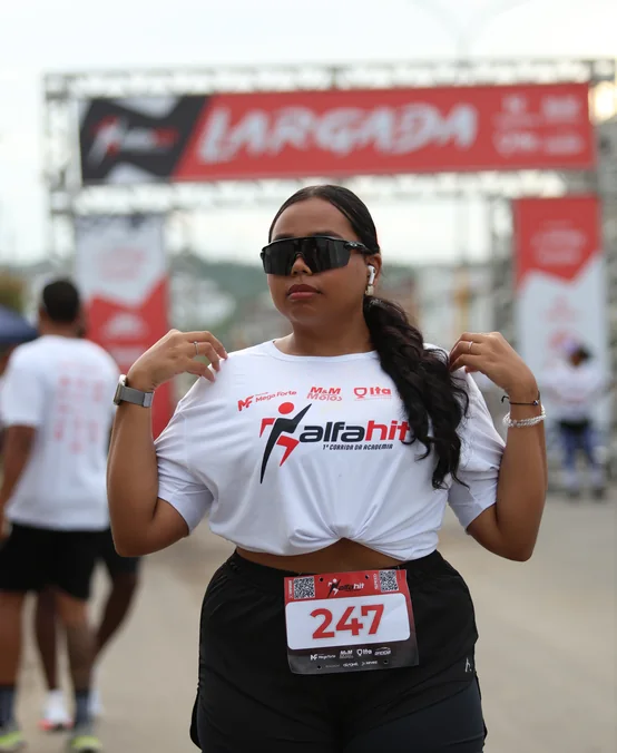 Camile Sampaio na largada da 1ª Corrida Alfahit, com número 247