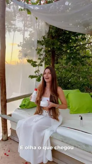 Unboxing de produtos de cabelo ao pôr do sol